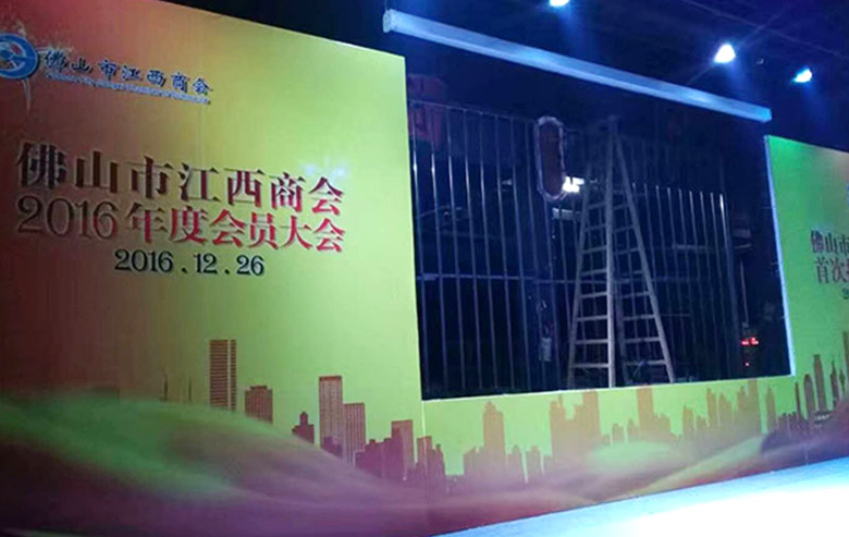 廣(guǎng)州佛山P4室内表貼(tiē)LED顯示屏